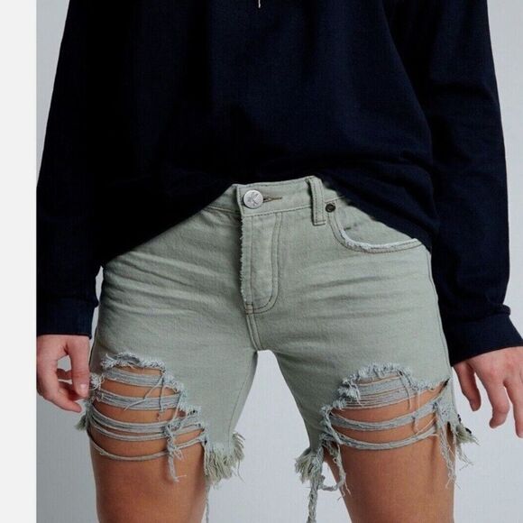 NWT 24-RUNs BIG 27! Green One Teaspoon Khaki Stevies Slim-Fit Boyfriend Short - Picture 5 of 6